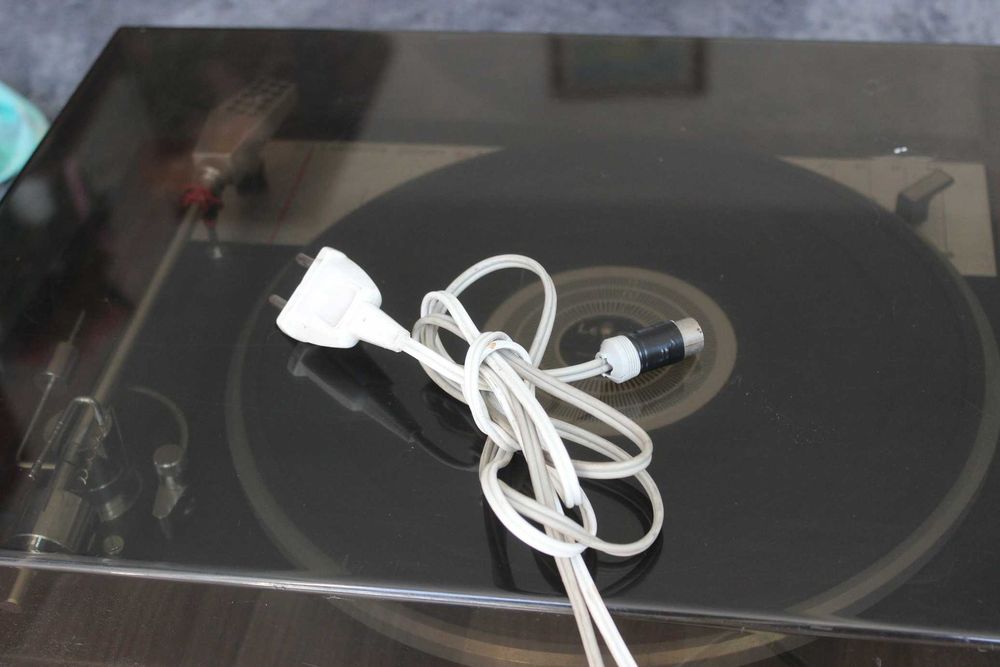Gramofon Lenco L75