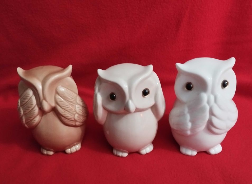 Conjunto de três estatuetas decorativas de corujas