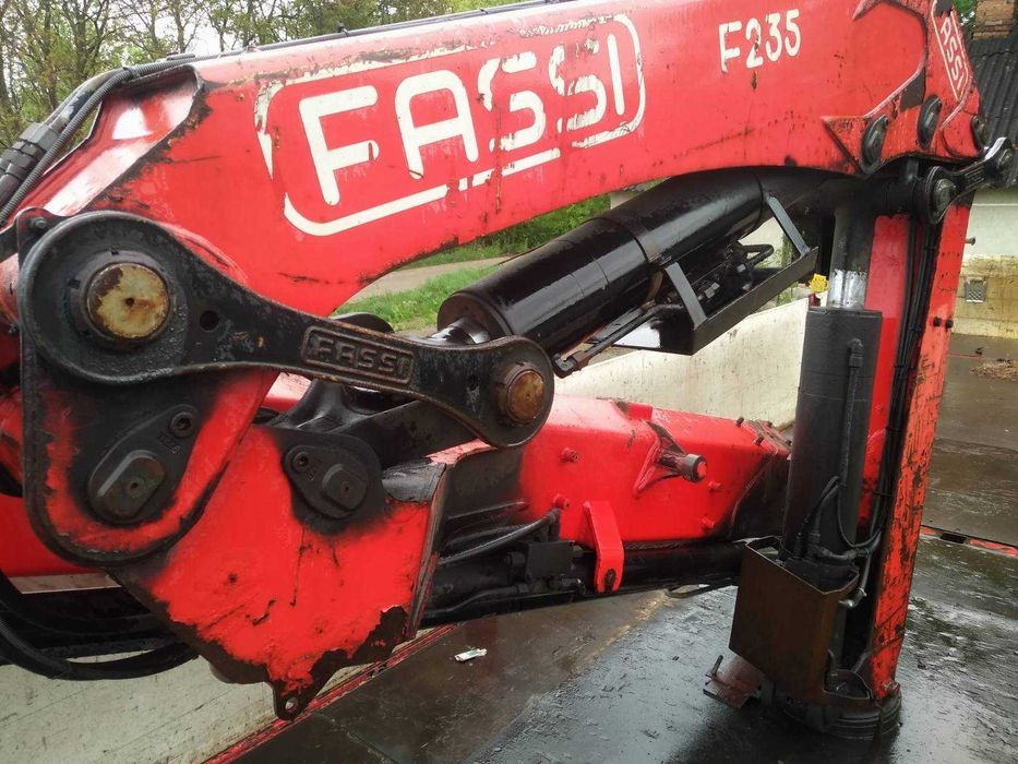 Напівпричіп PANAV з маніпулятором FASSI F235 на 6,5 т. і 8,3 м довжини