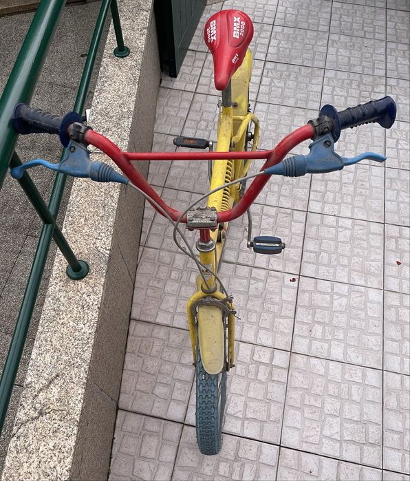 Bmx antiga colorida