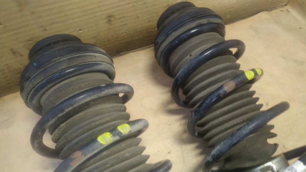 ) Lancia Ypsilon amortyzatory przód prawy lewy piasta zwrotnica