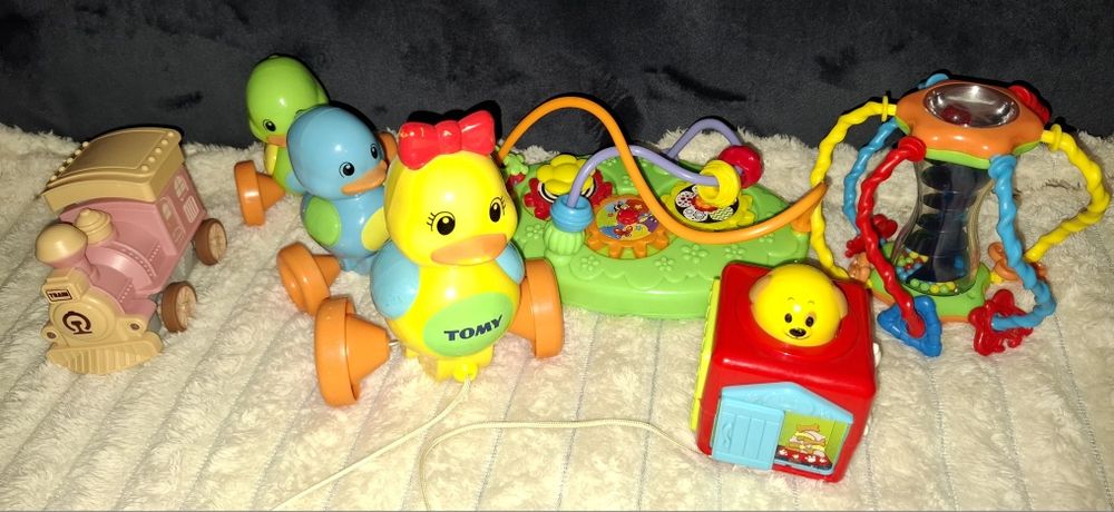 Большой пакет/коробок развивающих игрушек ,погремушек,fisher price