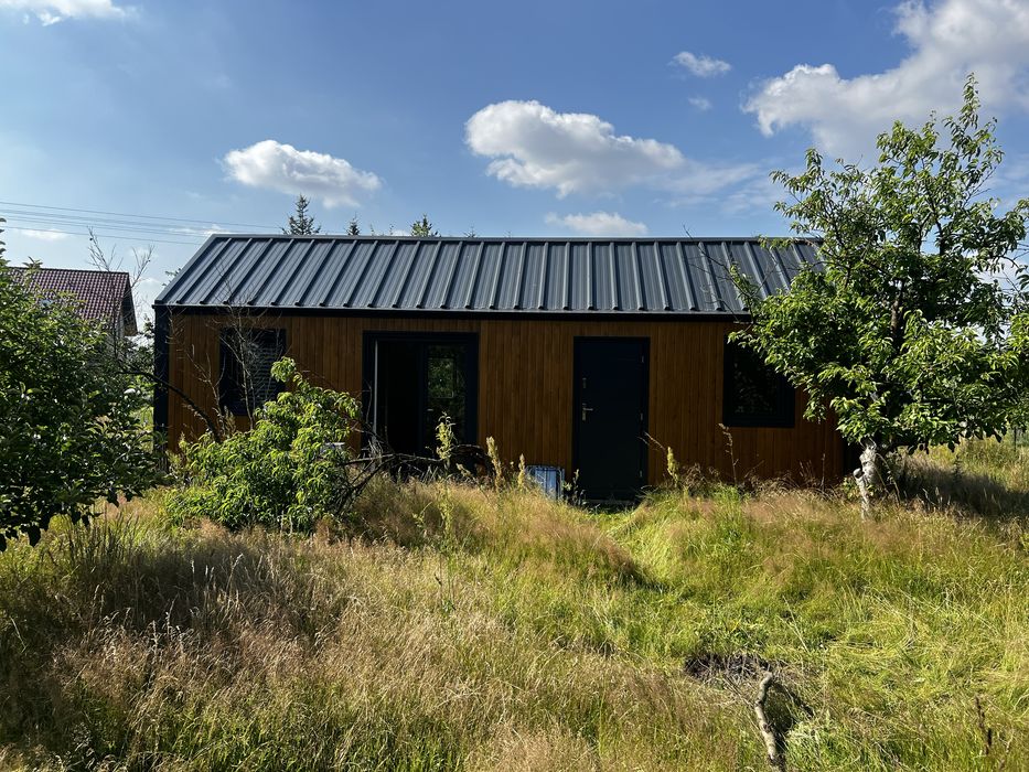 Działka budowlana pod lasem z domkiem letniskowym całorocznym