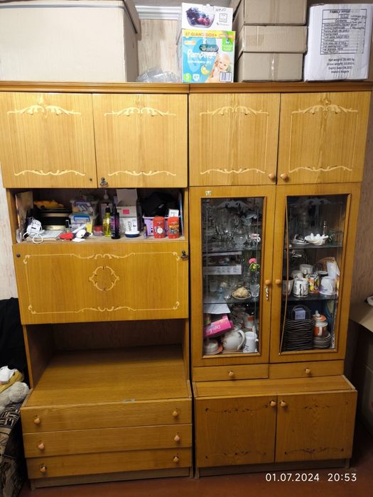 Мебель, шкаф для сервиза и шкаф с баром