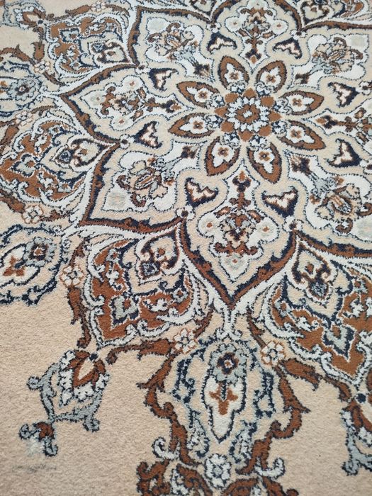 Продам килим 2*3