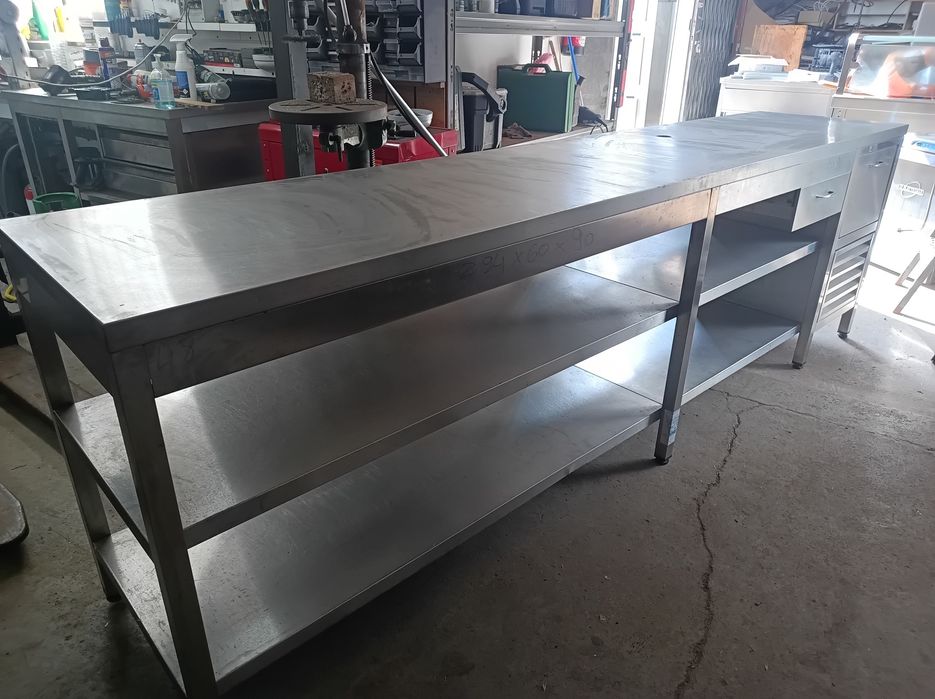 Bancada inox com prateleiras gavetas e tulha