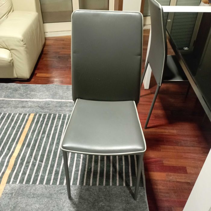 Mesa e 4 cadeiras