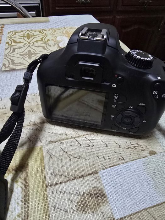 Vendo máquina fotográfica Canon 4000D