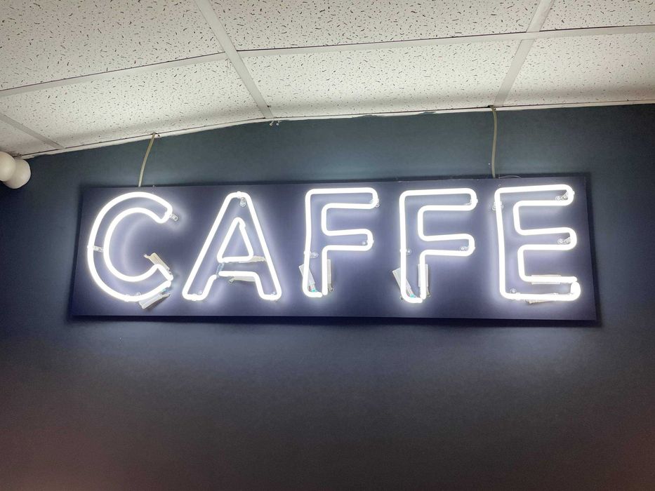 Неонова вивіска CAFFE