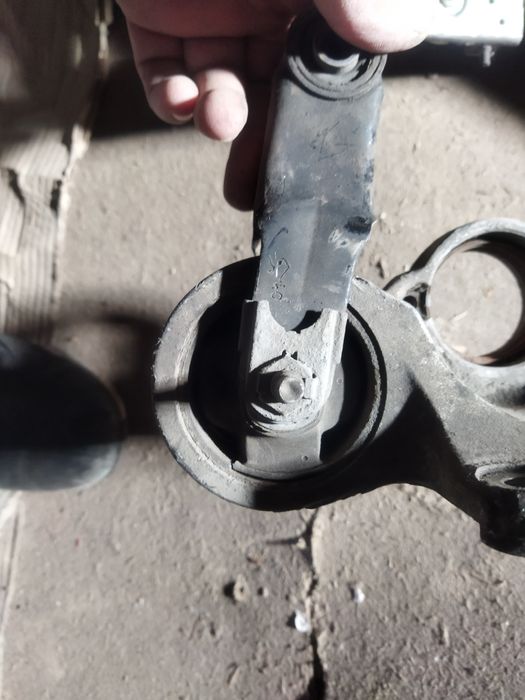 Задня подушка двигуна peugeot 406