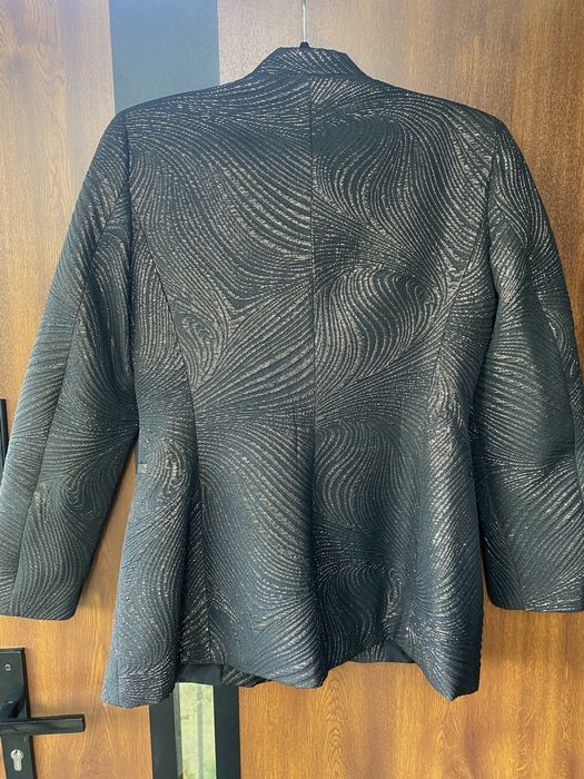 Elegancka taliowana marynarka dopasowana zapinana bez klap xl