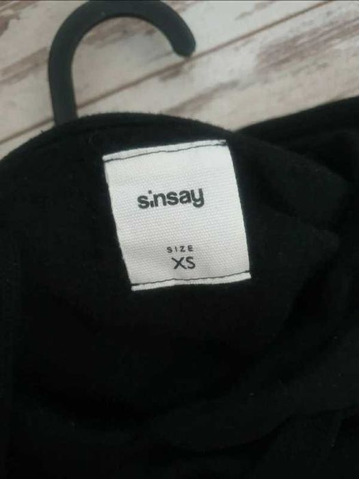 Czarna bluza z kapturem basic sinsay XS