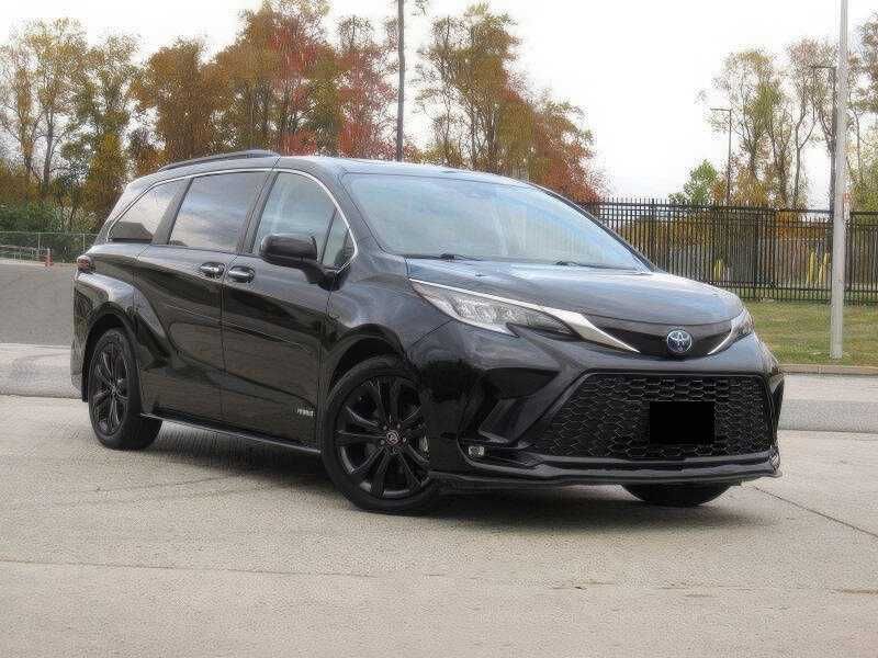 2023 Toyota Sienna XSE 7-Passenger