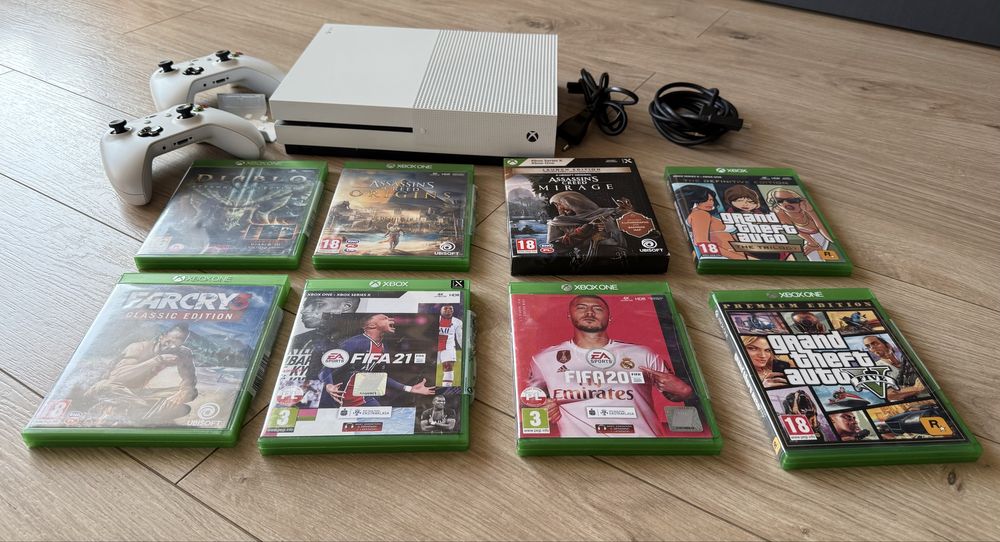 Xbox One S + 2 pady + 8 gier