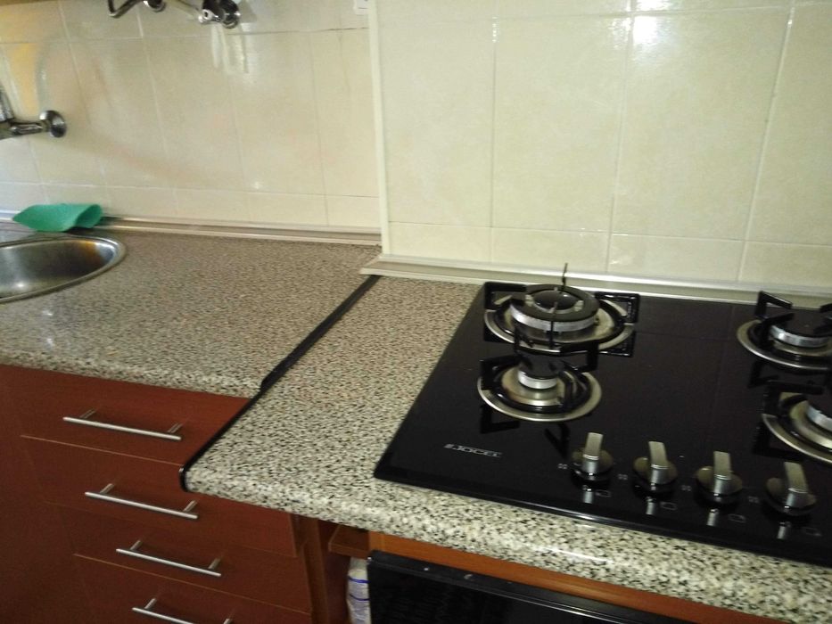 Vende-se T2,Mercês/Sintra,2 minutos da Estação da CP