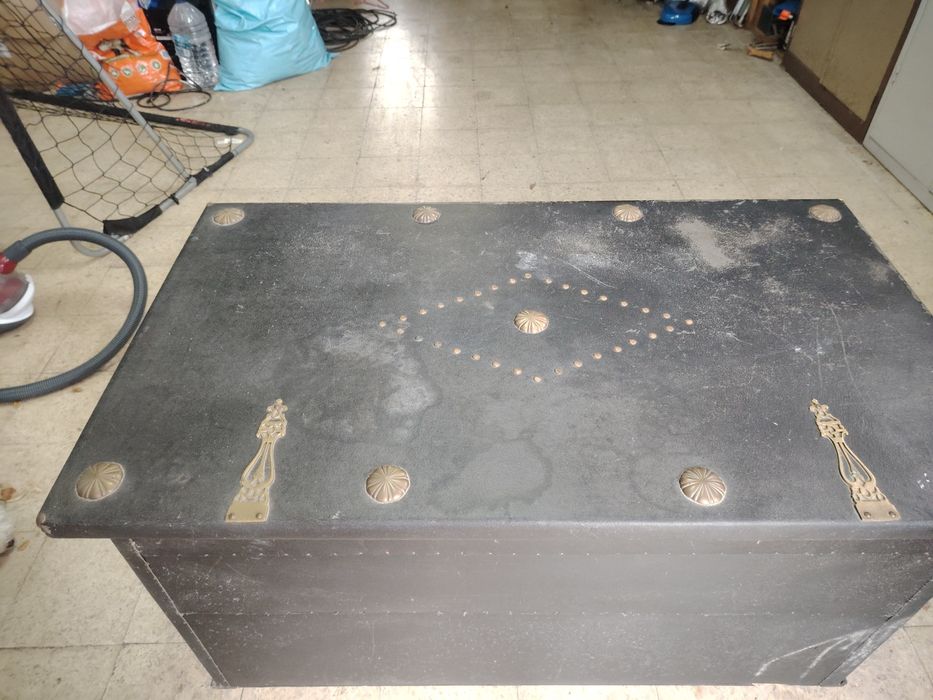 Baú de viagem muito antigo