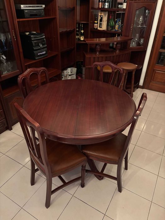 Mesa com 4 cadeiras
