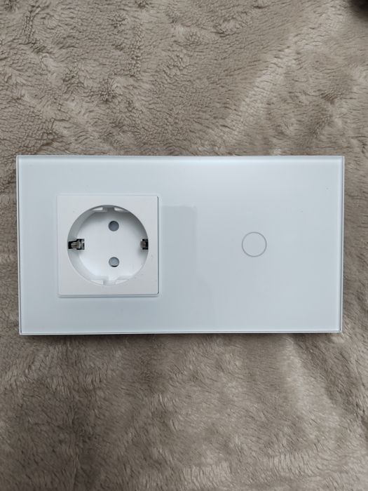 Сенсорний вимикач світла BSEED з розеткою, 1-канальний, 1-позиційний