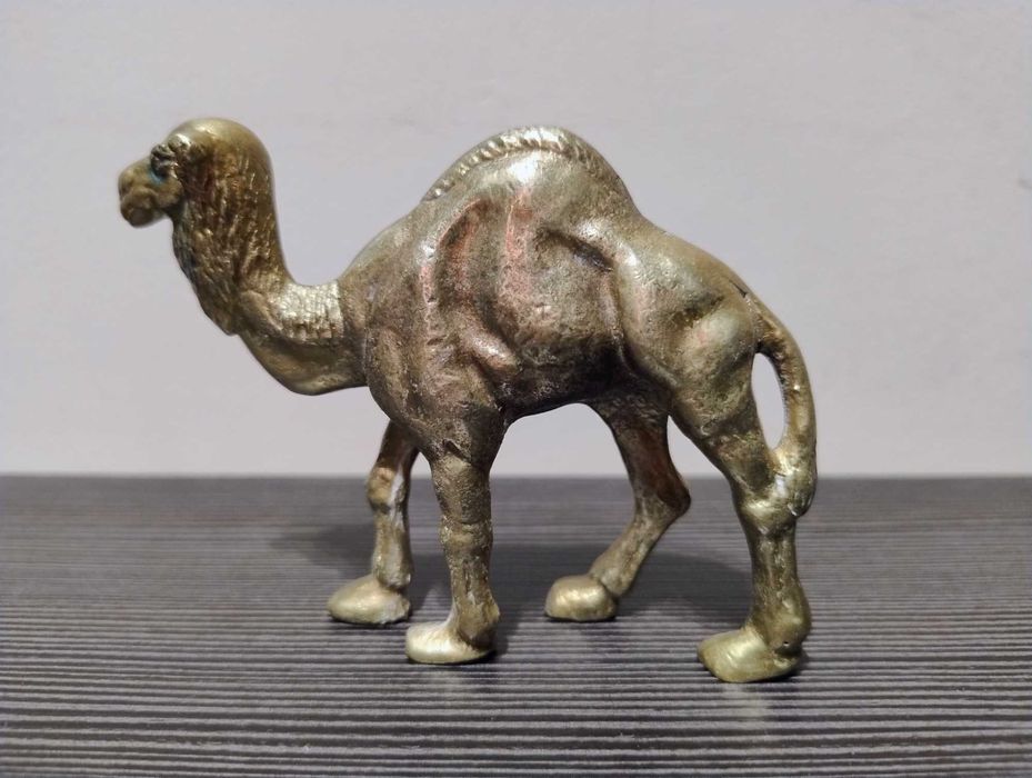 Wielbłąd mosiężna figurka