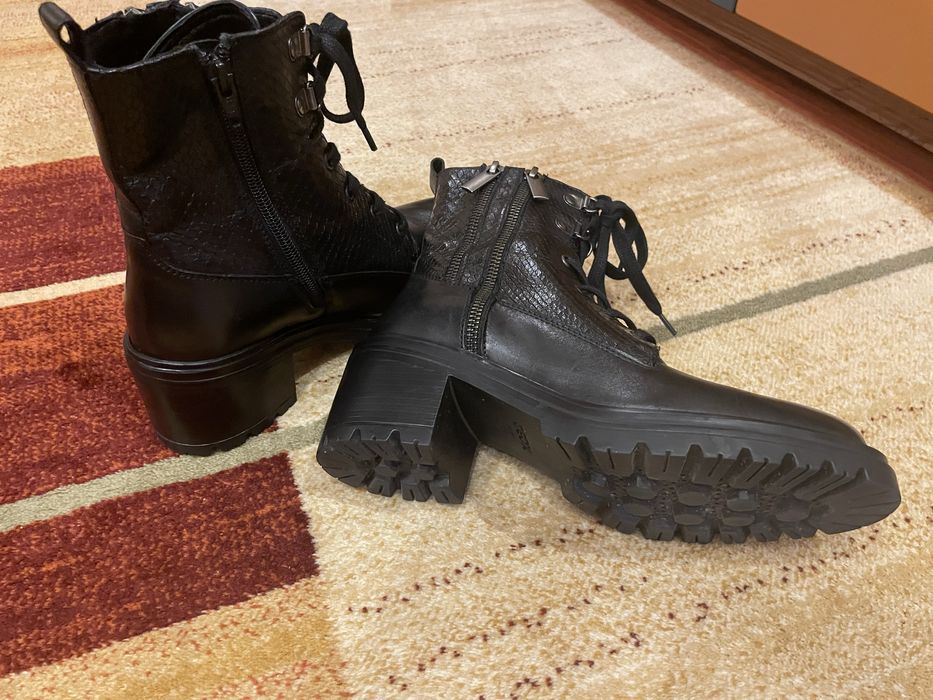 Шкіряні черевики Geox, р-р 37,5