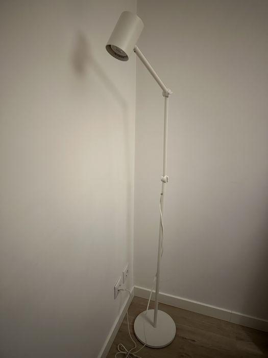 Candeeiro pé minimalista