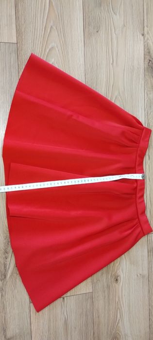 Czerwona spódniczka