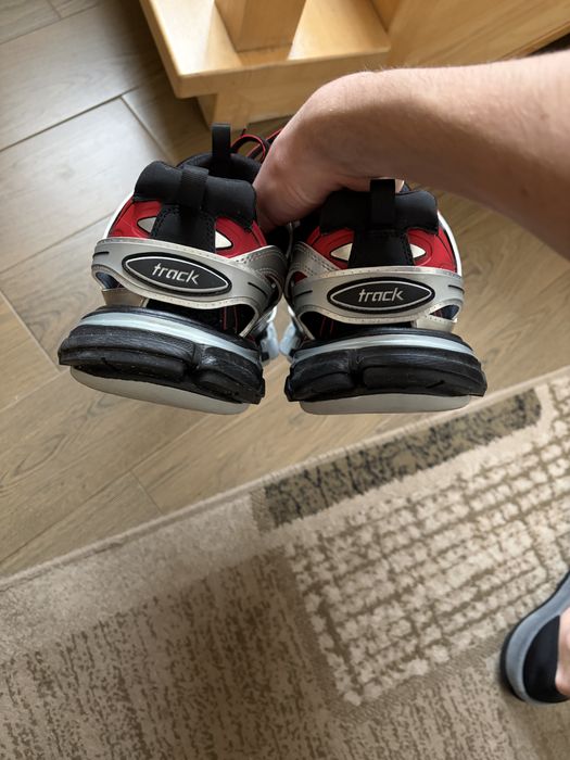 баленсіага траки1