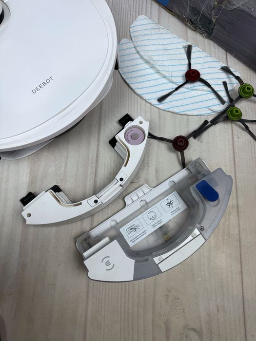 Ecovacs Deebot T9+ Робот пилосос зі станцією самоочищення