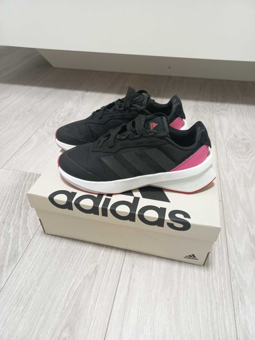 Кроссовки Adidas женские