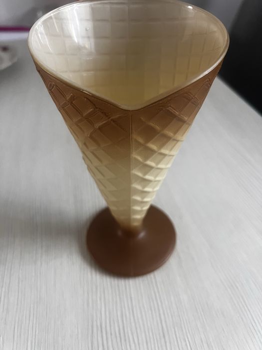 Sprzedam zestaw 6 pucharków do lodów WAFELEK GELATO Bormioli Rocco