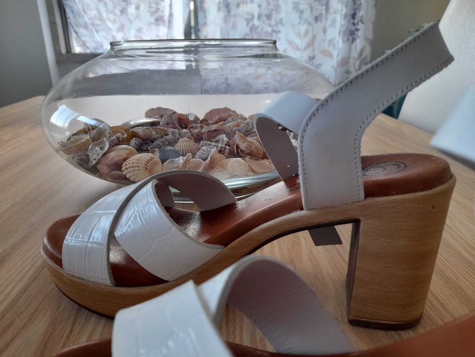 Sandálias/Sapatos Calçado Guimarães, tamanho 37, como novas
