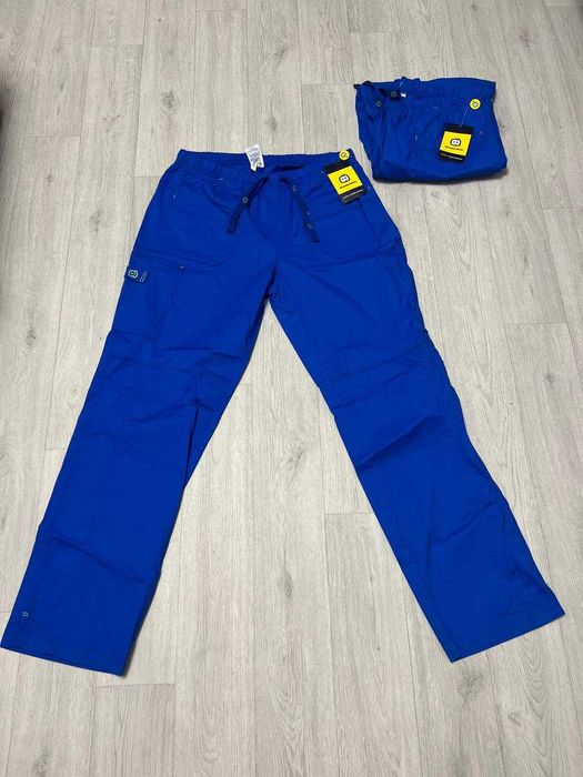 Медицинские штаны и футболки американской фирмы FIGS