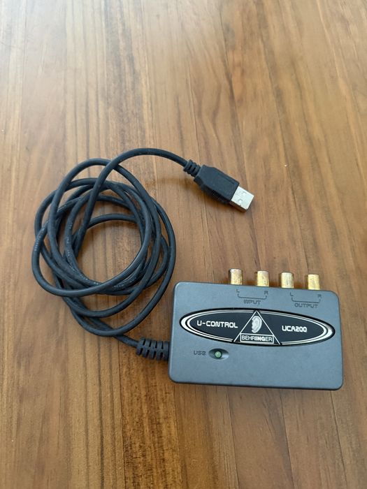 Interface de Áudio USB Behringer U-Control UCA200