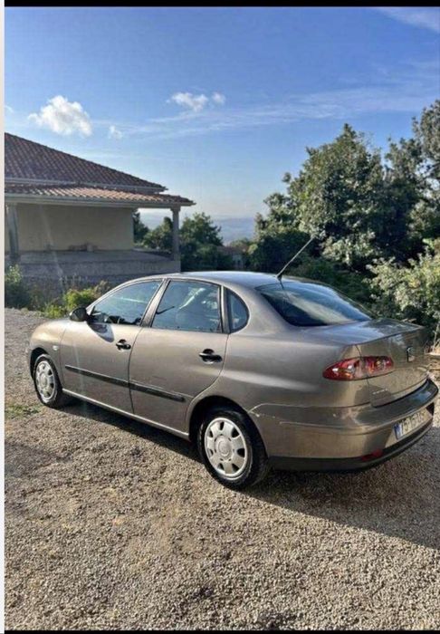 Vendo SEAT Córdoba 1.2 a gasolina, ano 2003.