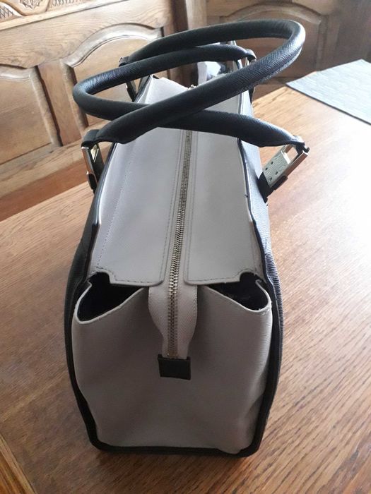 Elegancka czarna torebka  firmy H&M