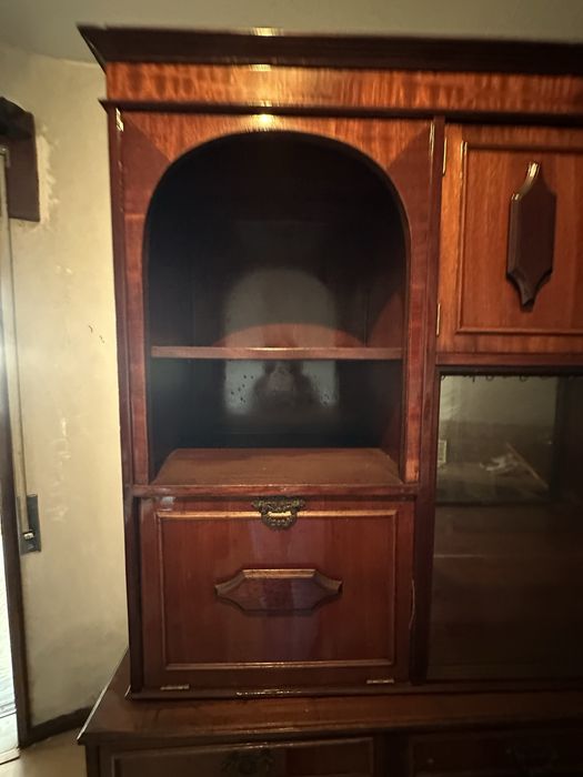 Móvel antigo em bom estado