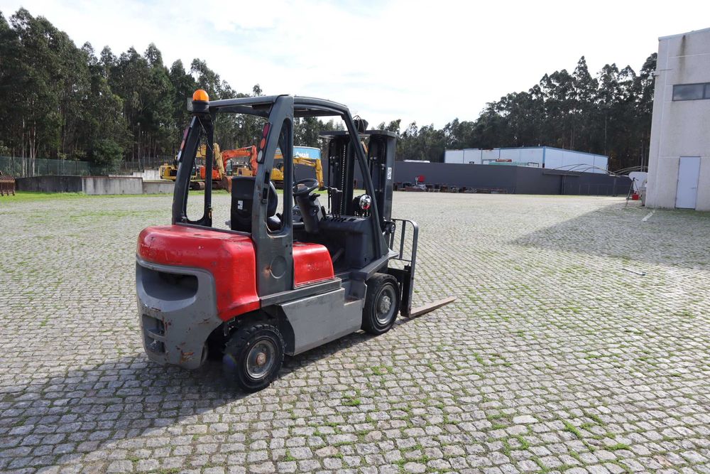 2012 Nissan Y1D2A25Q 2500 kg Empilhador Diesel