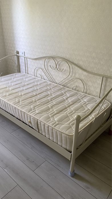Кровать кованая металлическая