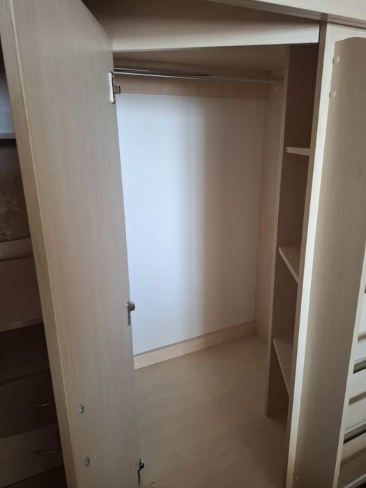 Продам дитяче ліжко-горище зі столом, шафою та шухлядами