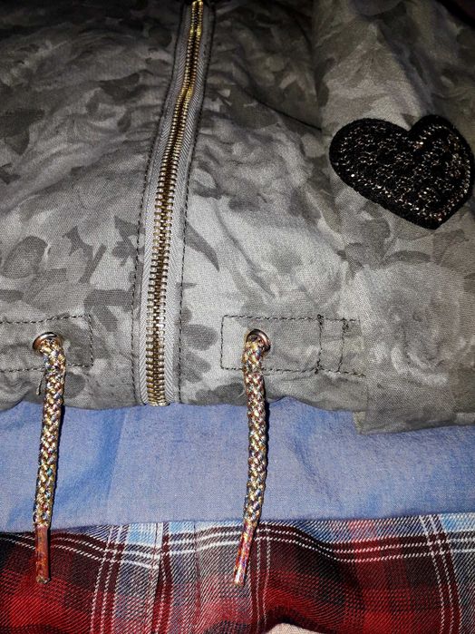 kurtka dziewczęca parka khaki w nadruki róż H&M r. 116