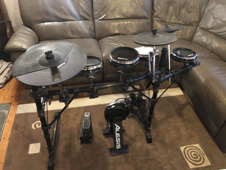 Ударна установка електронна “Alesis”