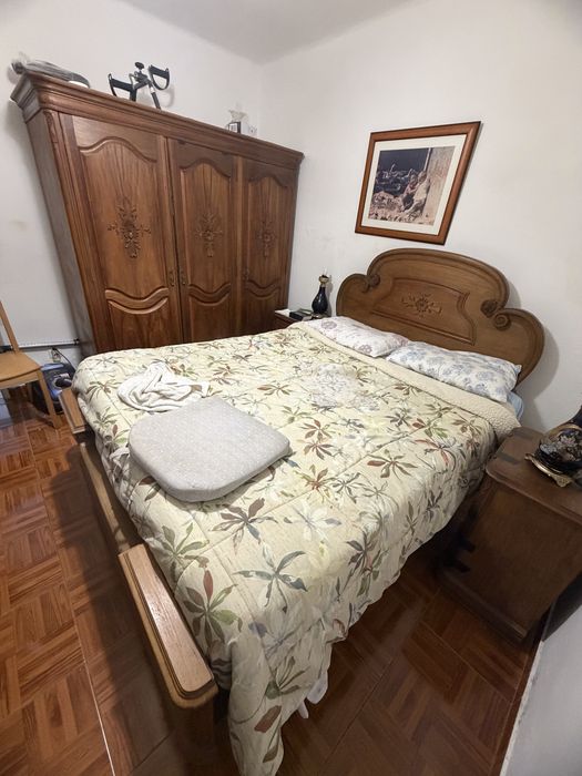 Vende-se mobilia antiga de madeira cerejeira