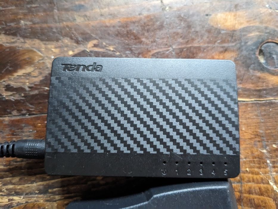 Коммутатор локальної мережі (Switch) Tenda SG105