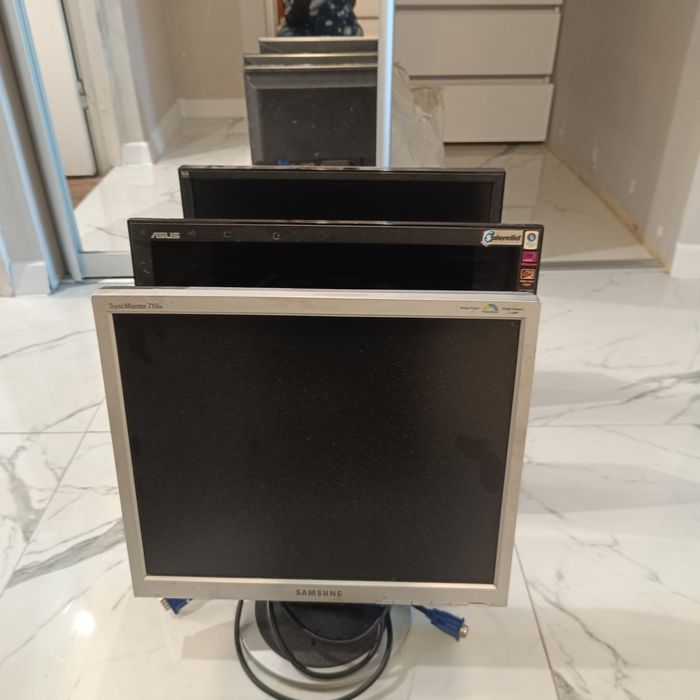 Продам 3 офисных мониторов