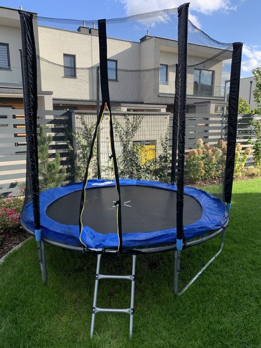 Trampolina ogrodowa o średnicy 251