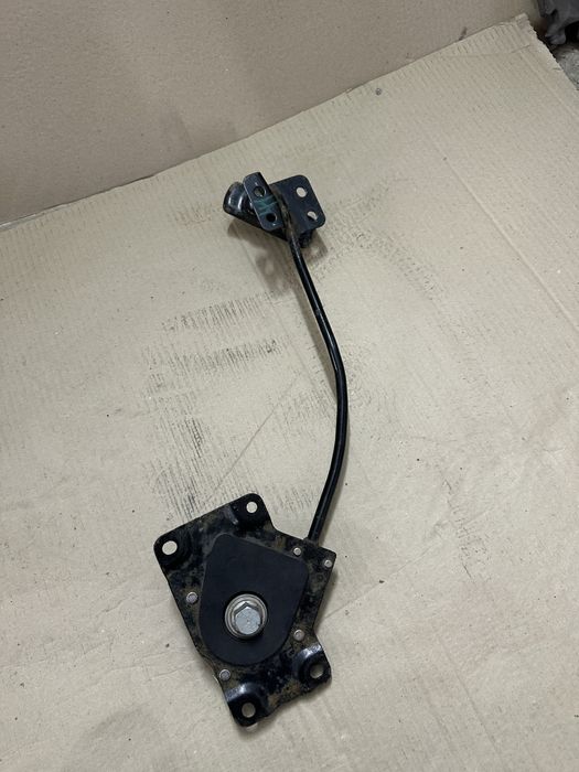 Кріплення запасного колеса hyundai santa fe 2019рік