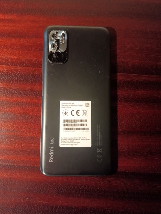Xiaomi Redmi Note 10 5g з розбитим склом та камерою.