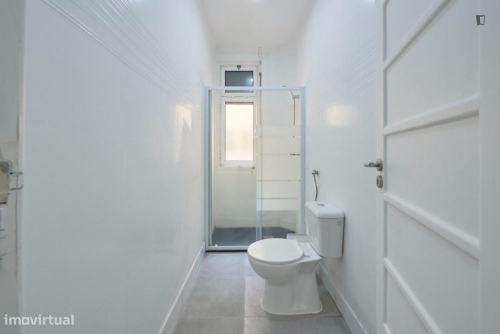 Quarto - localizado em Marquês de Pombal Lisbon