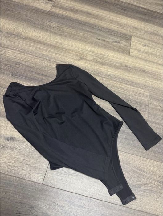 Боді з відкритою спиною