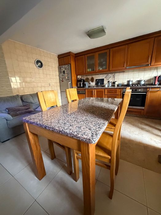 Mesa Cozinha em Mármore + 4 Cadeiras